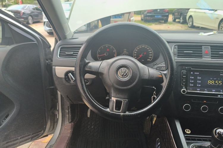 Used Volkswagen Sagitar 2014 Revised Version 1.6L Manual Comfort Edition Steering Wheel