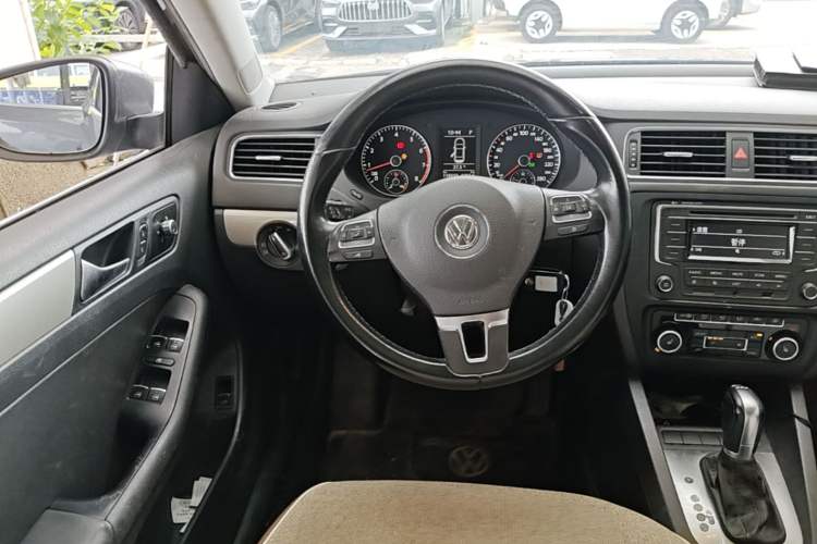 Used Volkswagen Sagitar 2014 1.4TSI Automatic Luxury Model Steering Wheel