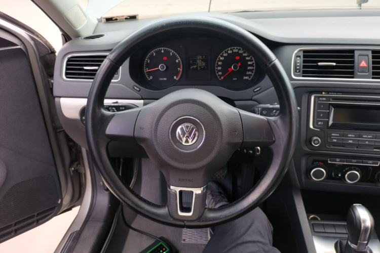 Used Volkswagen Sagitar 2014 Revised Version 1.6L Automatic Comfort Edition Steering Wheel