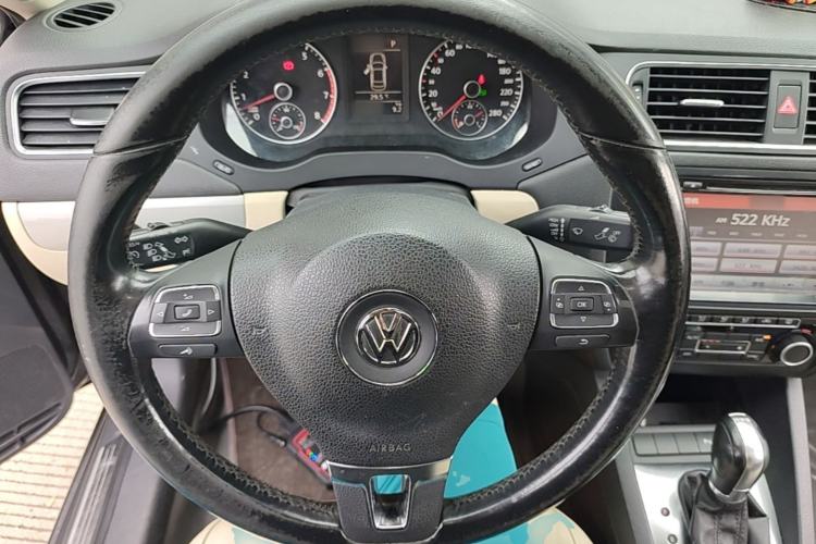 Used Volkswagen Sagitar 2014 Revised Version 1.4TSI Automatic Luxury Edition Steering Wheel