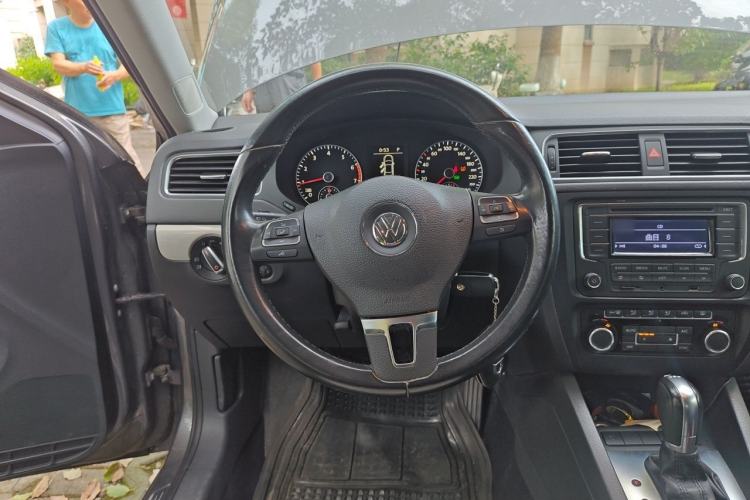 Used Volkswagen Sagitar 2014 Revised Version 1.4TSI Automatic Luxury Edition Steering Wheel
