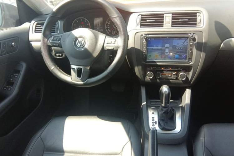 Used Volkswagen Sagitar 2014 1.4TSI Automatic Luxury Model Steering Wheel