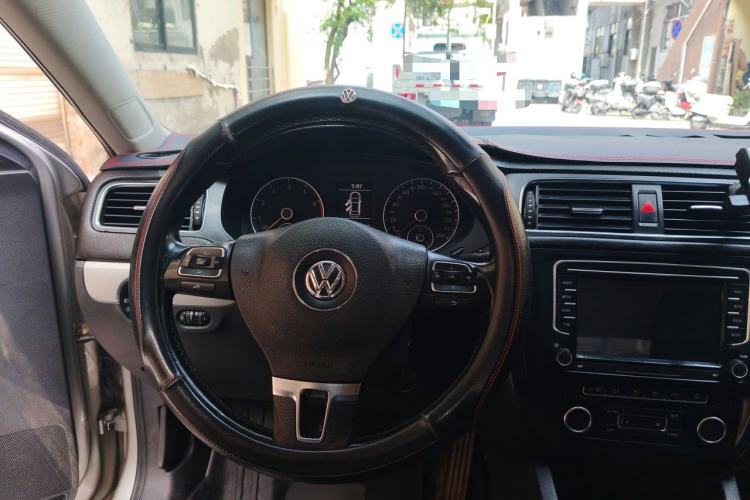 Used Volkswagen Sagitar 2014 1.4TSI Manual Luxury Model Steering Wheel