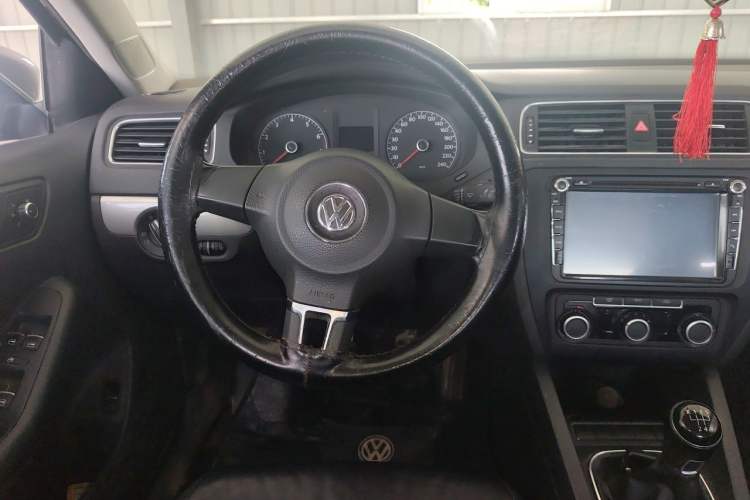 Used Volkswagen Sagitar 2014 1.6L Manual Comfort Model Steering Wheel