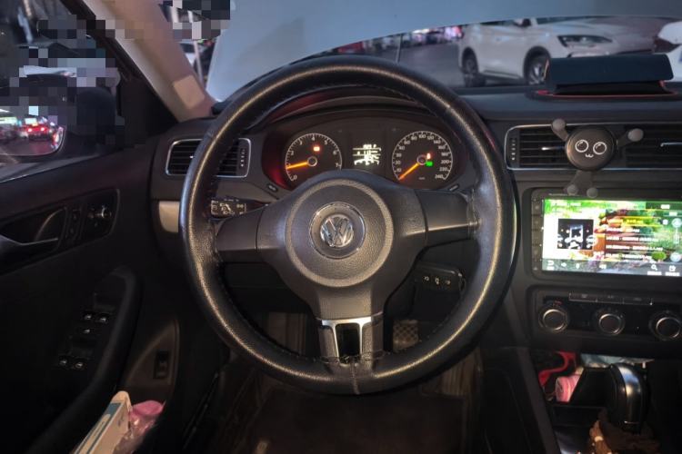 Used Volkswagen Sagitar 2014 1.6L Automatic Comfort Model Steering Wheel
