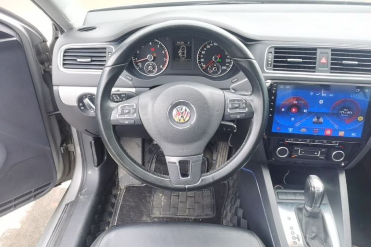 Used Volkswagen Sagitar 2014 Revised Version 1.4TSI Automatic Luxury Edition Steering Wheel