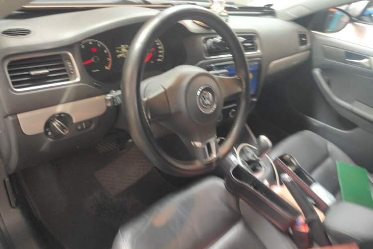 Used Volkswagen Sagitar 2014 1.6L Automatic Comfort Model Steering Wheel