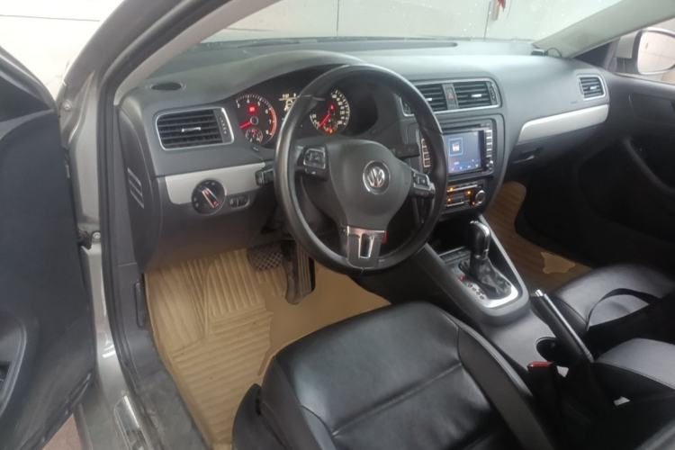 Used Volkswagen Sagitar 2014 Revised Version 1.4TSI Automatic Luxury Edition Steering Wheel