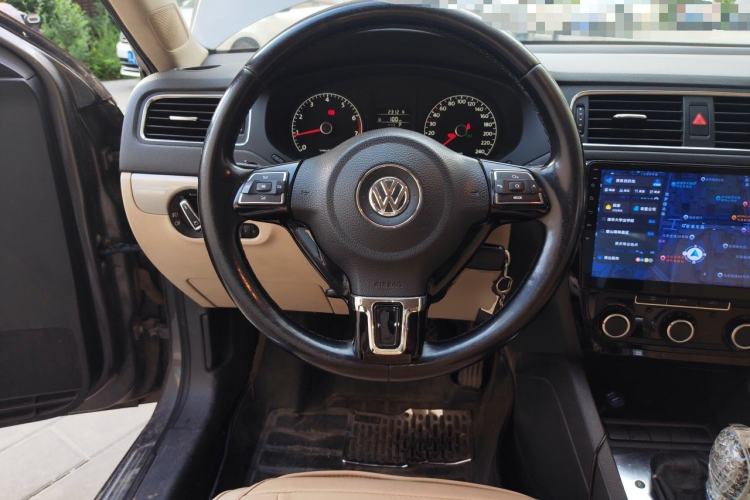 Used Volkswagen Sagitar 2014 1.6L Automatic Comfort Model Steering Wheel