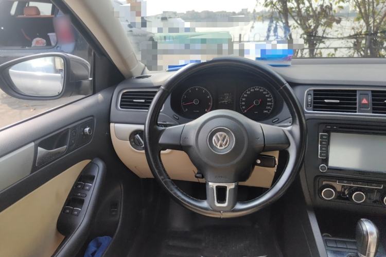 Used Volkswagen Sagitar 2014 Revised Version 1.6L Automatic Comfort Edition Steering Wheel