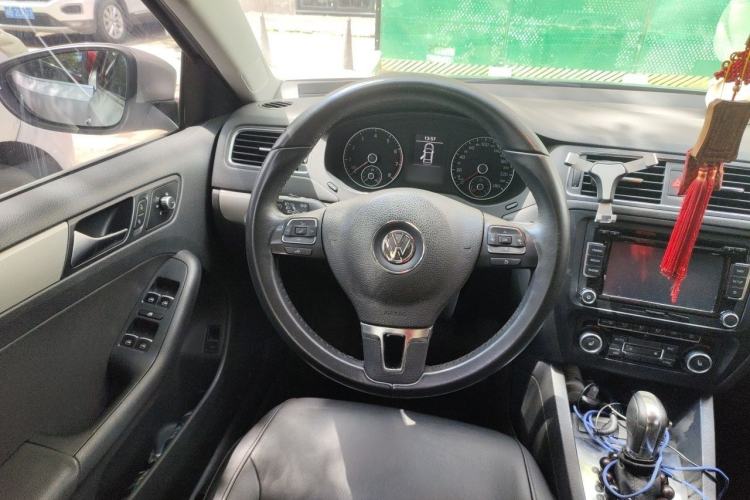 Used Volkswagen Sagitar 2014 1.4TSI Automatic Luxury Model Steering Wheel