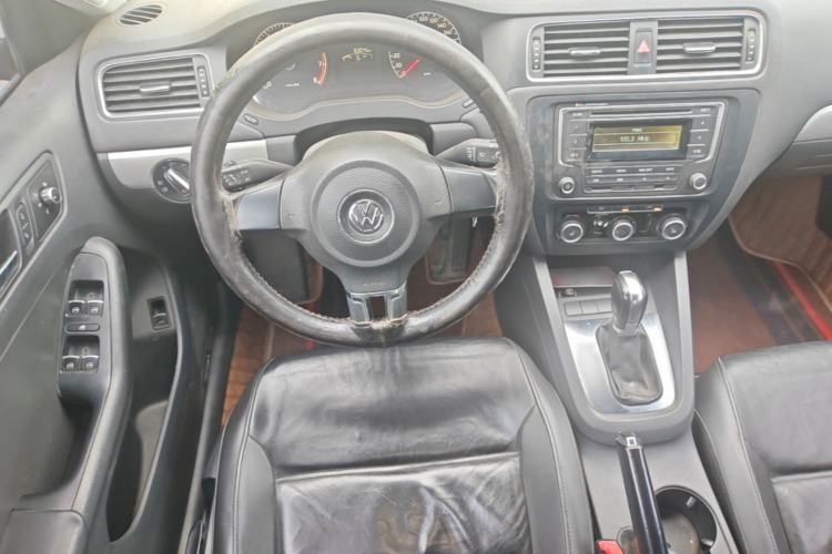 Used Volkswagen Sagitar 2014 1.6L Automatic Comfort Model Steering Wheel