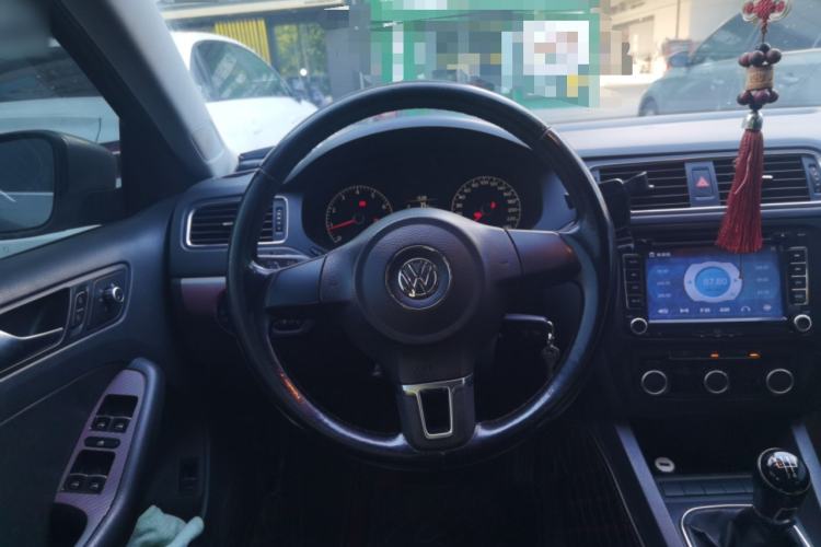 Used Volkswagen Sagitar 2014 1.6L Manual Comfort Model Steering Wheel