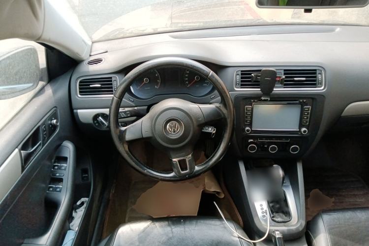 Used Volkswagen Sagitar 2014 1.6L Automatic Comfort Model Steering Wheel