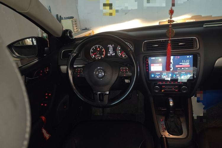Used Volkswagen Sagitar 2014 Revised Version 1.4TSI Automatic Luxury Edition Steering Wheel