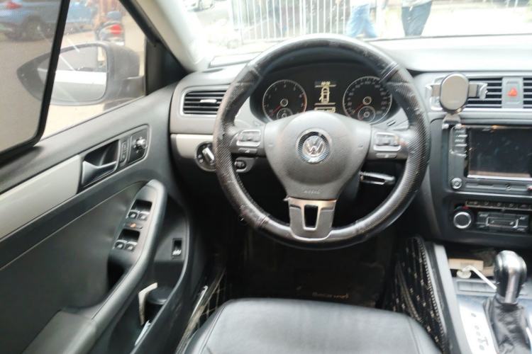 Used Volkswagen Sagitar 2014 Revised Version 1.4TSI Automatic Luxury Edition Steering Wheel