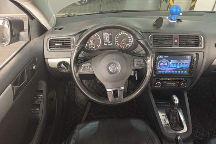 Used Volkswagen Sagitar 2014 1.4TSI Automatic Luxury Model Steering Wheel