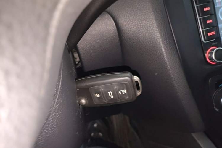 Used Volkswagen Sagitar 2014 Revised Version 1.6L Manual Comfort Edition Vehicle Key