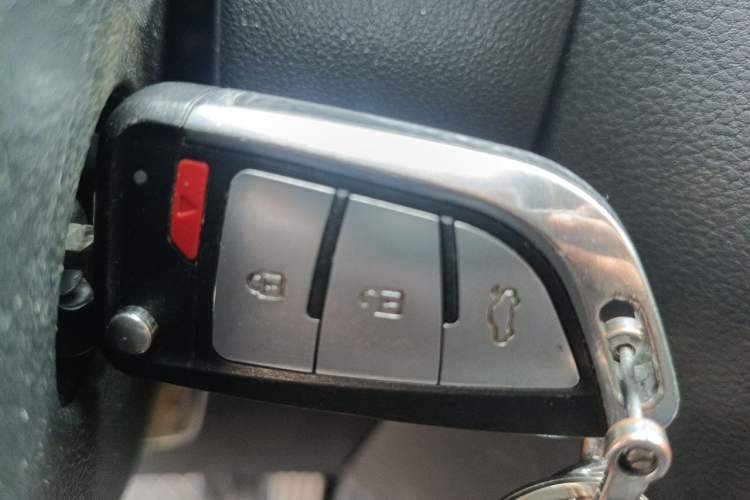 Used Volkswagen Sagitar 2014 1.4TSI Automatic Fashion Edition Vehicle Key