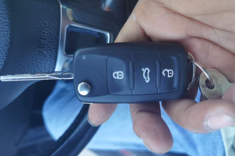 Used Volkswagen Sagitar 2014 1.6L Manual Comfort Model Vehicle Key