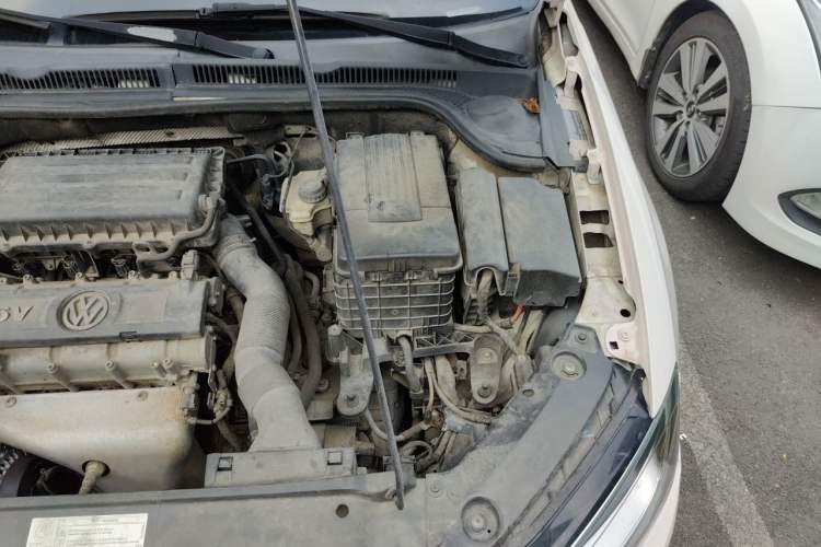 Used Volkswagen Sagitar 2014 1.6L Automatic Comfort Model Engine Bay Left