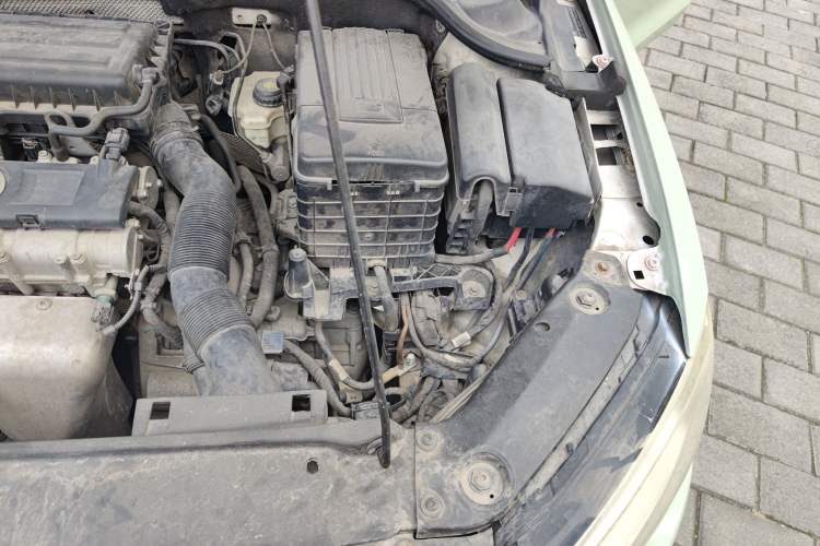 Used Volkswagen Sagitar 2014 1.6L Automatic Comfort Model Engine Bay Left