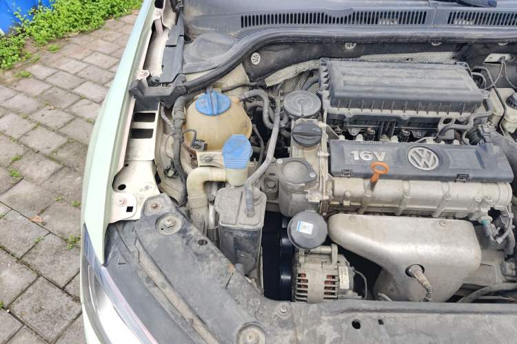 Used Volkswagen Sagitar 2014 1.6L Automatic Comfort Model Engine Bay Right
