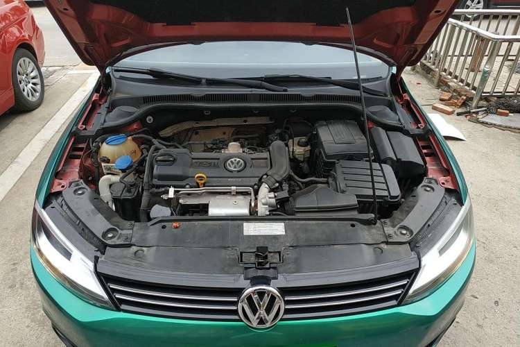 Used Volkswagen Sagitar 2014 Revised Version 1.4TSI Automatic Luxury Edition Engine Bay