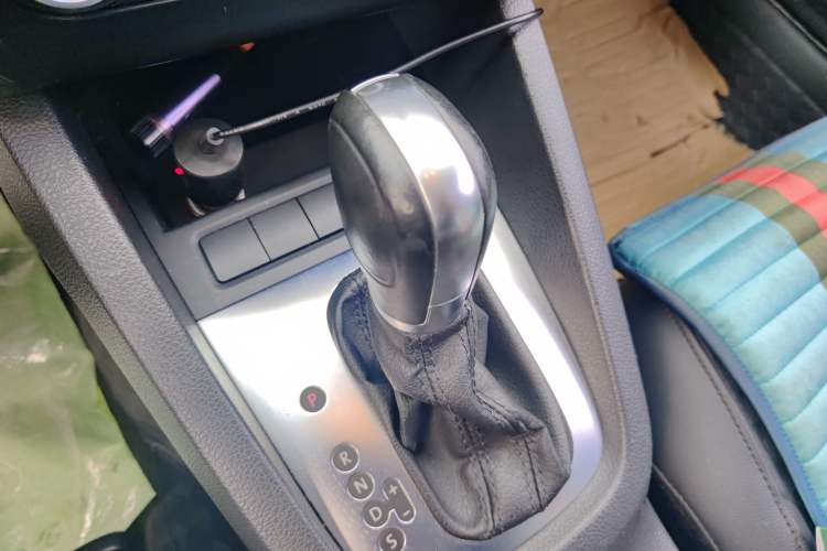 Used Volkswagen Sagitar 2014 1.6L Automatic Comfort Model Gear Lever
