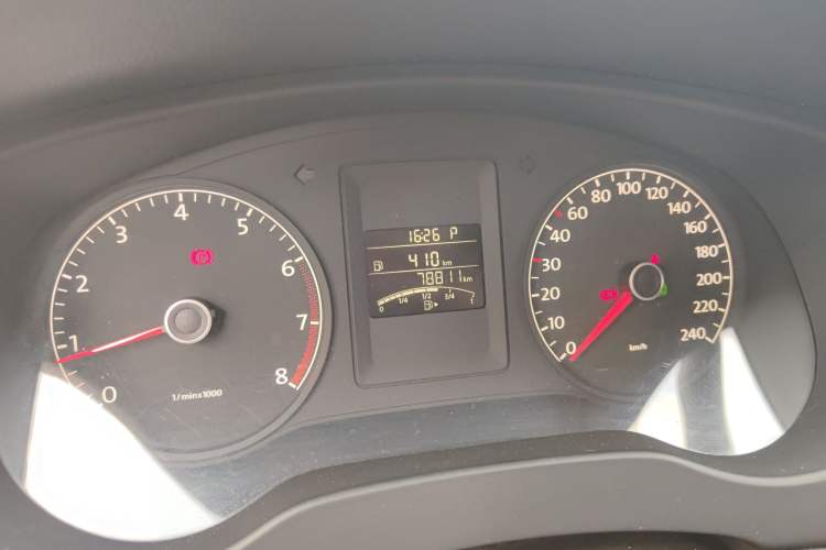 Used Volkswagen Sagitar 2014 1.6L Automatic Comfort Model Odometer Close Up