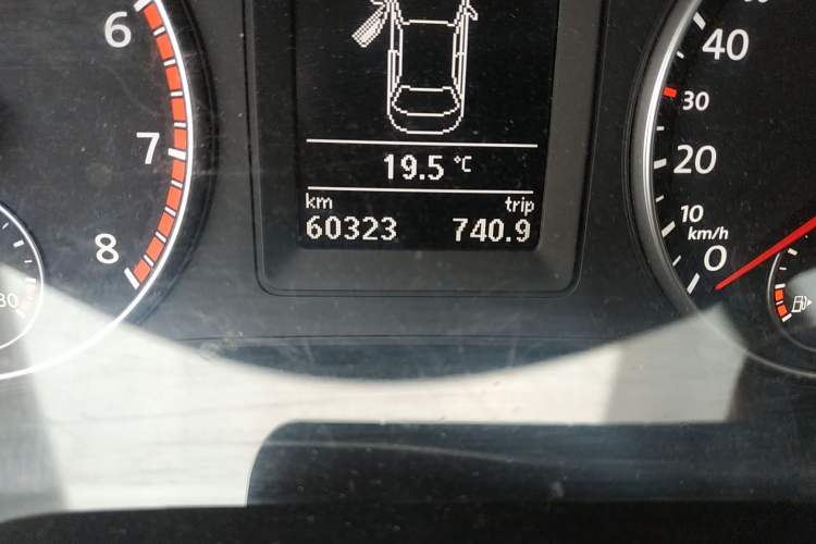 Used Volkswagen Sagitar 2014 Revised Version 1.4TSI Automatic Luxury Edition Odometer Close Up