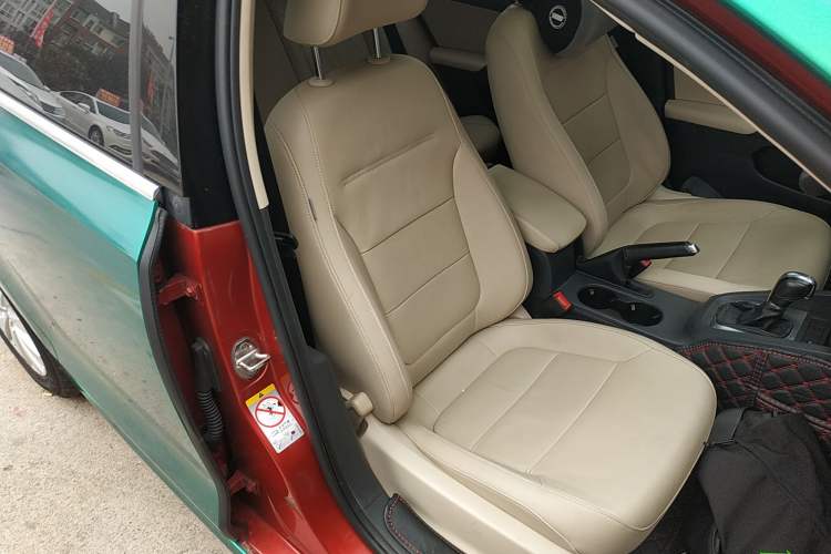Used Volkswagen Sagitar 2014 Revised Version 1.4TSI Automatic Luxury Edition Right Front Seat