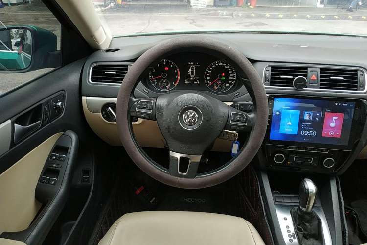 Used Volkswagen Sagitar 2014 Revised Version 1.4TSI Automatic Luxury Edition Steering Wheel