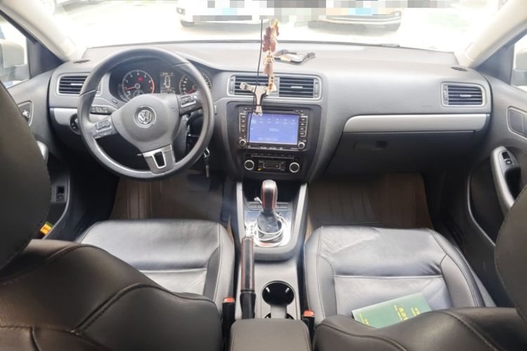 Used Volkswagen Sagitar 2014 Revised Version 1.4TSI Automatic Luxury Edition Center Console