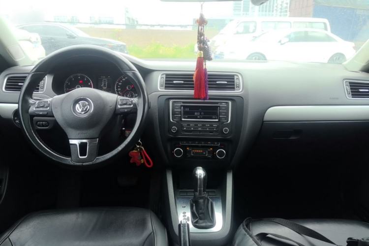 Used Volkswagen Sagitar 2014 1.4TSI Automatic Luxury Model Center Console
