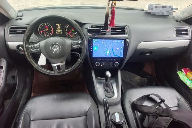 Used Volkswagen Sagitar 2014 Revised Version 1.4TSI Automatic Luxury Edition Center Console