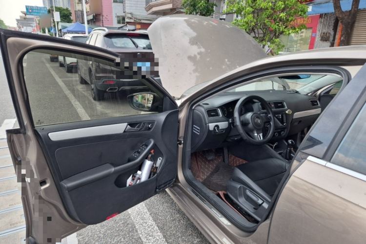 Used Volkswagen Sagitar 2014 1.6L Manual Comfort Model Driver Seat