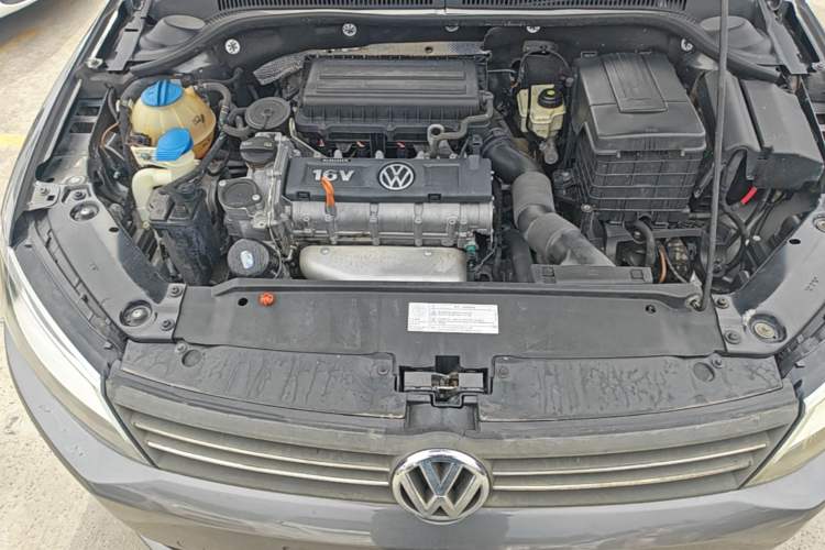 Used Volkswagen Sagitar 2014 1.6L Automatic Comfort Model Engine Bay