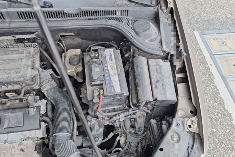 Used Volkswagen Sagitar 2014 1.6L Manual Comfort Model Engine Bay Left