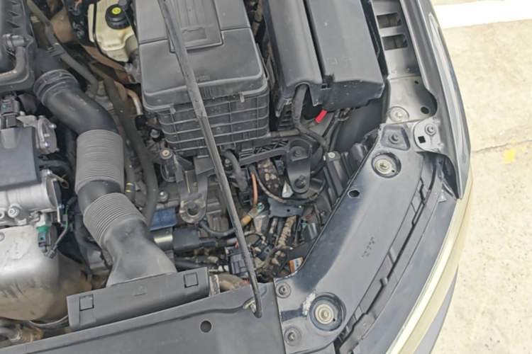 Used Volkswagen Sagitar 2014 1.6L Automatic Comfort Model Engine Bay Left