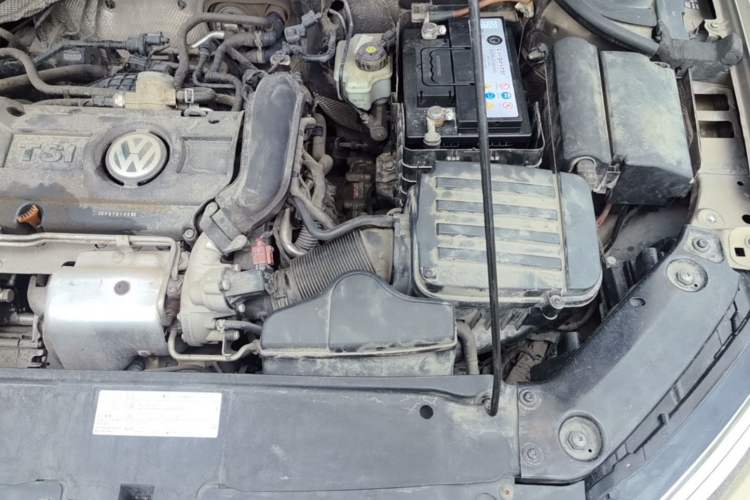 Used Volkswagen Sagitar 2014 1.4TSI Automatic Luxury Model Engine Bay Left