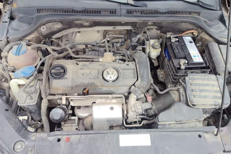 Used Volkswagen Sagitar 2014 1.4TSI Automatic Luxury Model Engine Bay