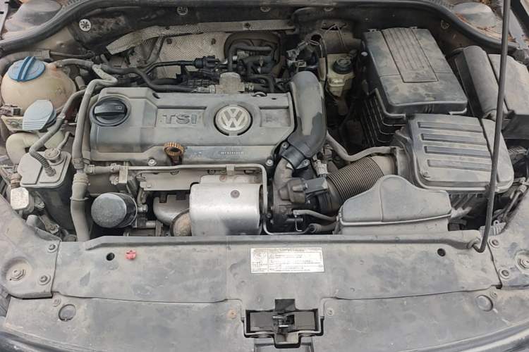 Used Volkswagen Sagitar 2014 Revised Version 1.4TSI Automatic Luxury Edition Engine Bay
