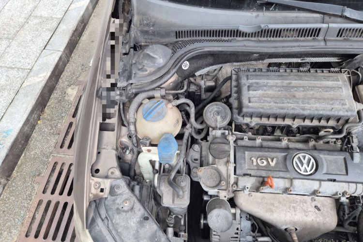Used Volkswagen Sagitar 2014 1.6L Manual Comfort Model Engine Bay Right