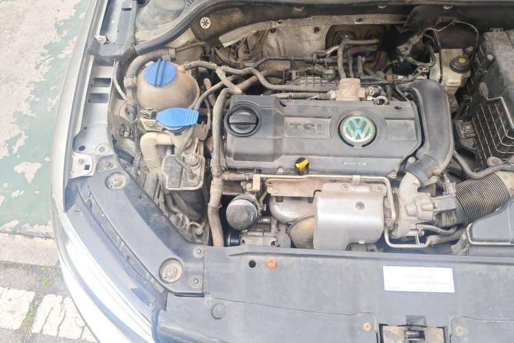 Used Volkswagen Sagitar 2014 Revised Version 1.4TSI Automatic Luxury Edition Engine Bay Right