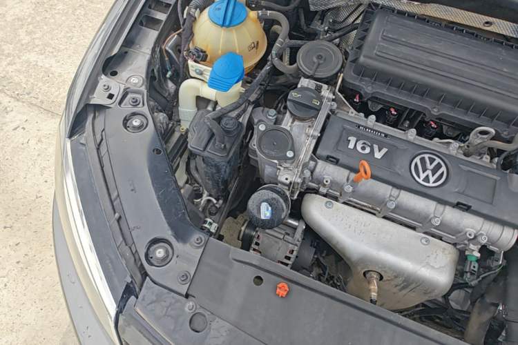 Used Volkswagen Sagitar 2014 1.6L Automatic Comfort Model Engine Bay Right