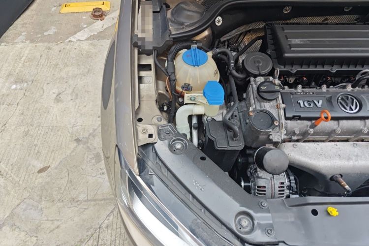 Used Volkswagen Sagitar 2014 Revised Version 1.6L Manual Comfort Edition Engine Bay Right