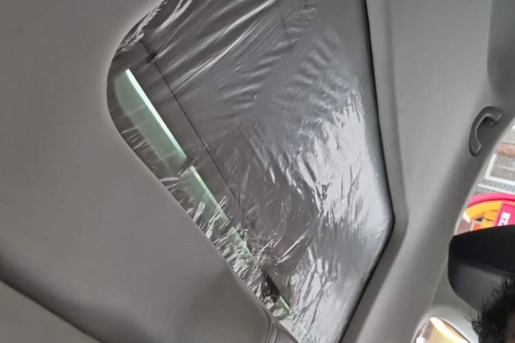 Used Volkswagen Sagitar 2014 1.6L Manual Comfort Model Headliner