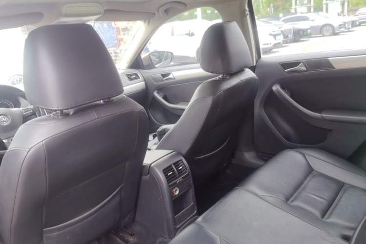 Used Volkswagen Sagitar 2014 1.4TSI Automatic Luxury Model Headliner