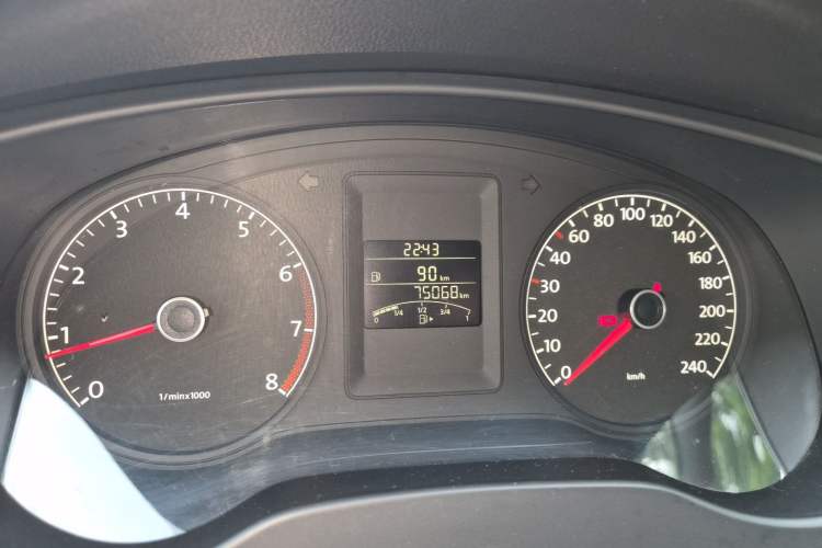 Used Volkswagen Sagitar 2014 1.6L Manual Comfort Model Instrument Cluster